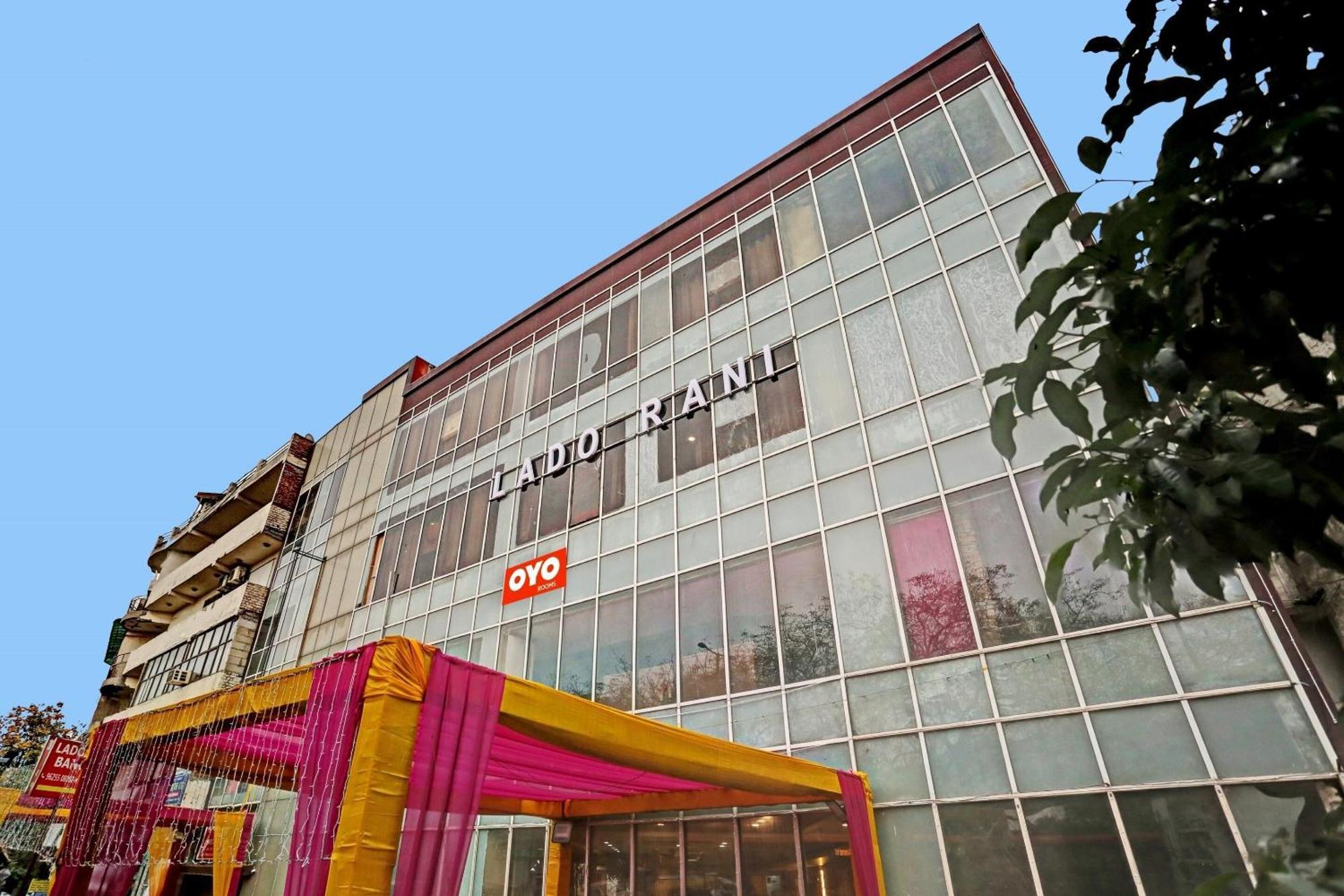 Oyo Flagship Red Stay Near V3S Mall New Delhi Exterior photo